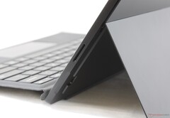 Der echte Nachfolger des Microsoft Surface Pro 7, hier im Bild, lässt noch auf sich warten. Inzwischen dürfen wir mit einem Surface Laptop 4 rechnen.