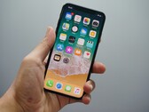 iPhones zu verkaufen war schonmal deutlich einfacher, die Pandemie macht Apple einen Strich durch die Rechnung. (Bild: Bagus Hernawan, Unsplash)