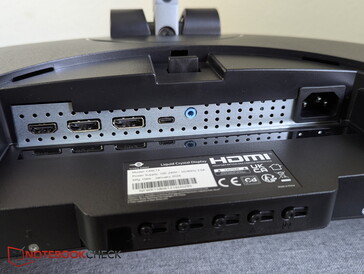 Ouputs: HDMI, 2x DP, USB-C, Kopfhörer-Klinke, Strom