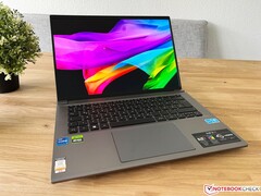 Das Acer Swift X mit OLED-Display kostet aktuell nur 898 Euro. (Bild: Notebookcheck)