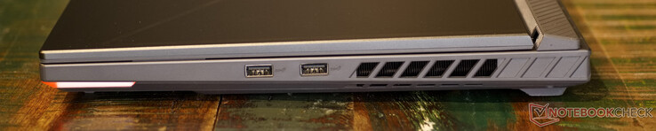 2x USB-Typ-A USB 3.2 Gen 1 (5 Gbit/s)