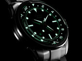 Die Atelier GMT Première M1a verkleinert das GMT-Modell der Kollektion auf ein 38-mm-Gehäuse und ist damit kompakter als die 40 mm große GMT24 M1a