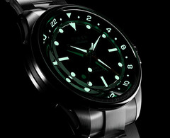 Die Atelier GMT Première M1a verkleinert das GMT-Modell der Kollektion auf ein 38-mm-Gehäuse und ist damit kompakter als die 40 mm große GMT24 M1a