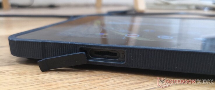 Unten: MicroSD-Lesegerät