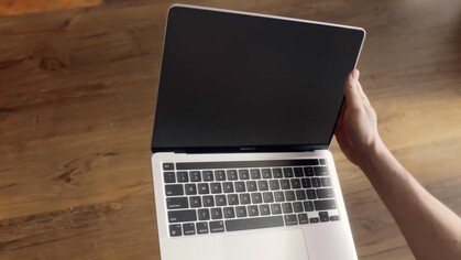 Auch in einem anderen Intel-Video ist das MacBook absolut randlos. (Bild: Intel)