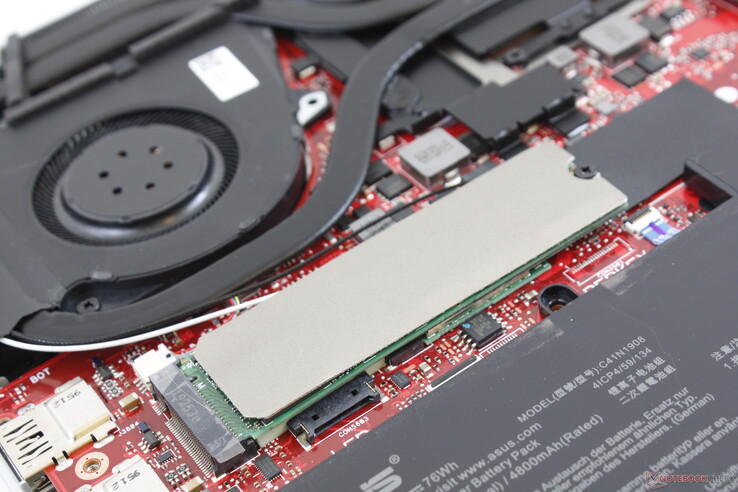 Zugängliche NVMe-SSD mit Aluminium-Platte