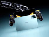 Im Bild: Das iQOO Pad Pro mit einem Controller als Zubehör.