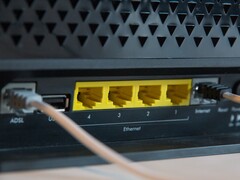 Sicherheitslücken in Routern können als Eingangstor für ausgeklügelte Malware missbraucht werden (Bild: Stephen Phillips)