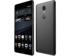 Wie seine Vorgänger fällt das M6S Plus vor allem durch Riesenakku und Hardwareverschlüsselung auf.