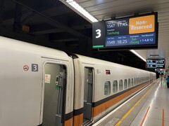 Sitzplatzreservierung nicht notwendig: Wir fahren spontan mit dem THSR von Nangang nach Taipei Main Station.