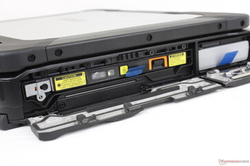 xPAK-Steckplatz Nr. 1 an der linken Kante mit installiertem, abnehmbarem Barcode-Lesegerät