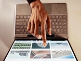 Das Surface Pro 12 wird wahlweise mit LCD oder OLED-Display angeboten.