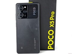 Neben dem hier abgebildeten Xiaomi Poco X5 Pro hat auch das teurere F5 Pro einen Preisnachlass erhalten (Bild: Marcus Herbrich)