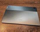 Das Lenovo Tab P11 5G sieht mit seiner Metallrückseite schick aus und bietet einige besondere Features.