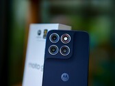 Das Kamerasystem des Moto G87 kann trotz KI nicht restlos überzeugen.