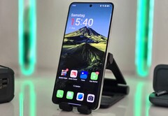 Dank Education-Rabatt ist das OnePlus 13 jetzt für 799 Euro erhältlich (Bildquelle: Marcus Herbrich)