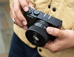 Das neueste Vollformat-Objektiv von Panasonic fällt besonders kompakt aus.