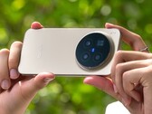 Das Vivo X300 Pro wurde heute offiziell in China vorgestellt und startet mit verbesserter Zeiss-Kamera, Dimensity 9500 und OriginOS 6. (Bildquelle: Weibo)