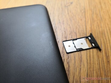 Nano-SIM- und MicroSD-Steckplätze