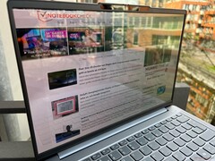 Im Freien (heller, bewölkter Tag)