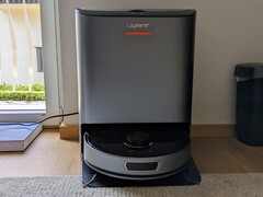 Der Uwant U200 ist ein Saug- und Wischroboter mit Station in der er gereinigt und geladen wird.