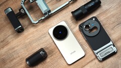 Das Vivo X300 Pro sowie das kompaktere Vivo X300 Zeiss-Kamera-Flaggschiff importieren: Einige Händler nennen bereits Europreise für das China-Modell. (Bildquelle: Weibo)