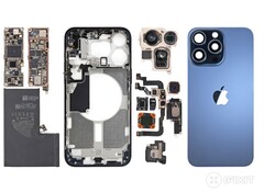 Apple sperrt True Tone künftig nicht mehr, wenn ein Drittanbieter-Display in ein iPhone verbaut wird. (Bild: iFixit)