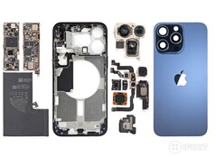 Apple sperrt True Tone künftig nicht mehr, wenn ein Drittanbieter-Display in ein iPhone verbaut wird. (Bild: iFixit)