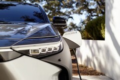 Toyota bZ4X: Komplettpaket Kanzen bündelt Leasing, Wartung und Versicherung für das Elektro-SUV.