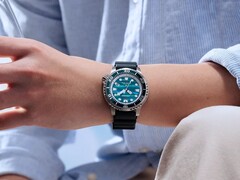 Die BN0167-09W verfügt über ein 44-mm-Edelstahlgehäuse, das am Handgelenk nach einer eher klassischen Taucheruhr aussieht