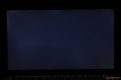 Geringfügige Unebenheiten, Backlight Bleeding entlang der Kanten und Ecken