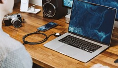 Nomad bietet ein 100 Watt USB-C-Ladekabel mit integriertem Ladepuck für eine Apple Watch an. (Bildquelle: Nomad)