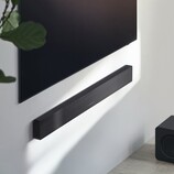Die neueste Soundbar von Samsung kann sowohl vertikal als auch horizontal verwendet werden. (Bildquelle: Samsung)