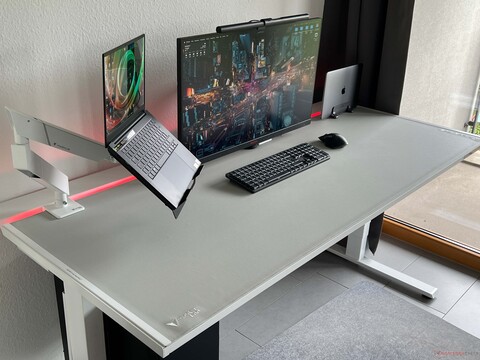 Secretlab MAGNUS Pro XL im Test - Höhenverstellbarer Schreibtisch mit integrierter Stromversorgung