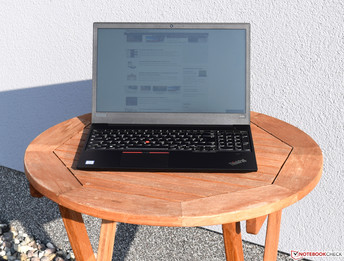 Lenovo ThinkPad E580 bei Sonnenschein