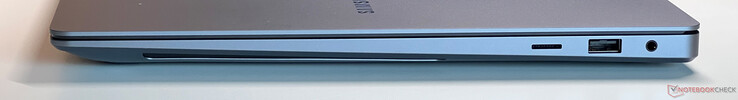 Rechts: microSD-Kartenleser, USB-A 3.2 Gen.1 (5 Gbit/s), 3,5-mm-Audio