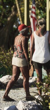 Die Haut dieser älteren Dame zeigt deutliche Spuren intensiven Sonnenbadens (vergrößerter GTA-6-Screenshot).