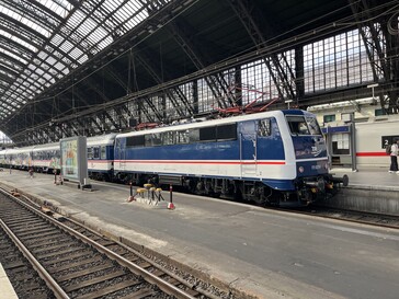 Der zweite Sonderzug kommt in Köln Hbf an.