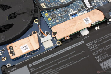 Noch mehr Speicheroptionen durch den neuen M.2-2242-Slot, welcher beim m17 R2 nicht vorhanden war.