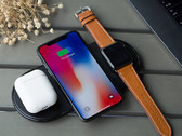 Mit Plux kann man eine AirPower-Alternative mit Kickstand deutlich günstiger als bei Apple erwerben.