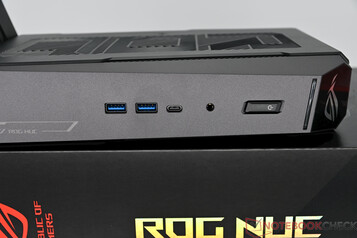 Asus ROG NUC 15 - Anschlüsse an der Vorderseite