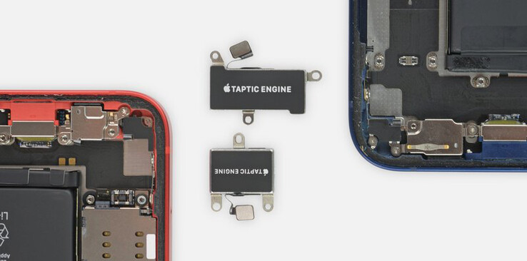 Viele Komponenten mussten schrumpfen, um das kompakte Gehäuse des iPhone 12 mini zu ermöglichen. (Bild: iFixit)