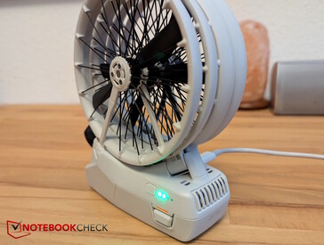 Der abnehmbare Akku muss aktiviert werden