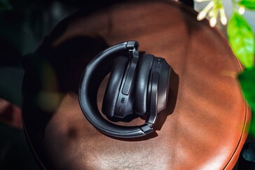 Das Headset kann zusammengeklappt werden