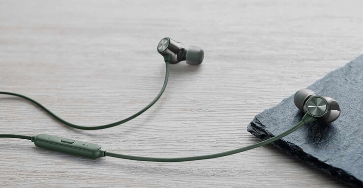 Die Bullets Wireless Z sollen nach wie vor auf ein Kabel setzen, das hinter dem Nacken geführt wird.