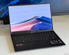 Das Asus Zenbook 14 ist ein günstiges OLED-Notebook mit AMD-Power (Bildquelle: Andreas Osthoff)