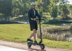Den Ausom L1 E-Scooter mit ABE gibt es derzeit ab nur 499 Euro.