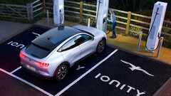 Durchbrechen wir mit Elektroautos tatsächlich die Kostenspirale an der Zapfsäule? Auch Strom wird immer teurer, trotzdem steigt das Interesse an E-Autos enorm.