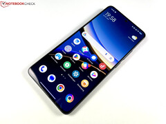 Das Xiaomi Poco F7 Pro kostet selbst mit 512GB Speicher keine 400 Euro mehr (Bildquelle: Manuel Masiero)