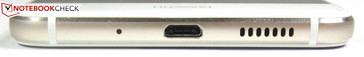 Fußseite: Micro-USB-2.0-Port, Lautsprecher